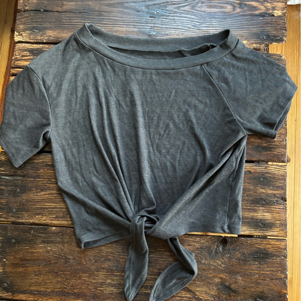 NWOT Cider Gray Tie-Front Women's Top